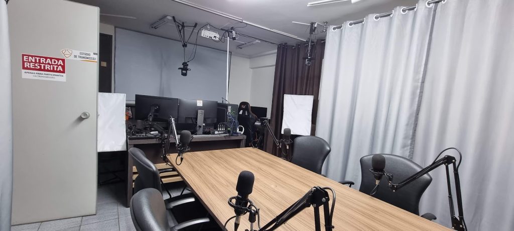 Estúdio audiovisual em Brasília - estudio-3-lados-no-SIA-1024x461%